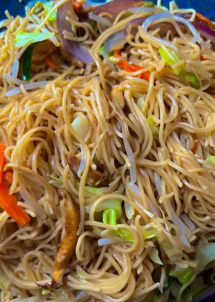 dry vegetarian chow mein noodles