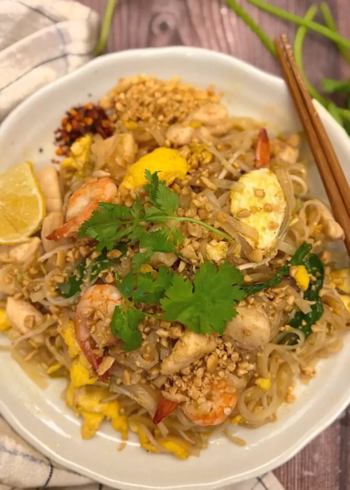 Pad Thai (Thai rice noodle)
