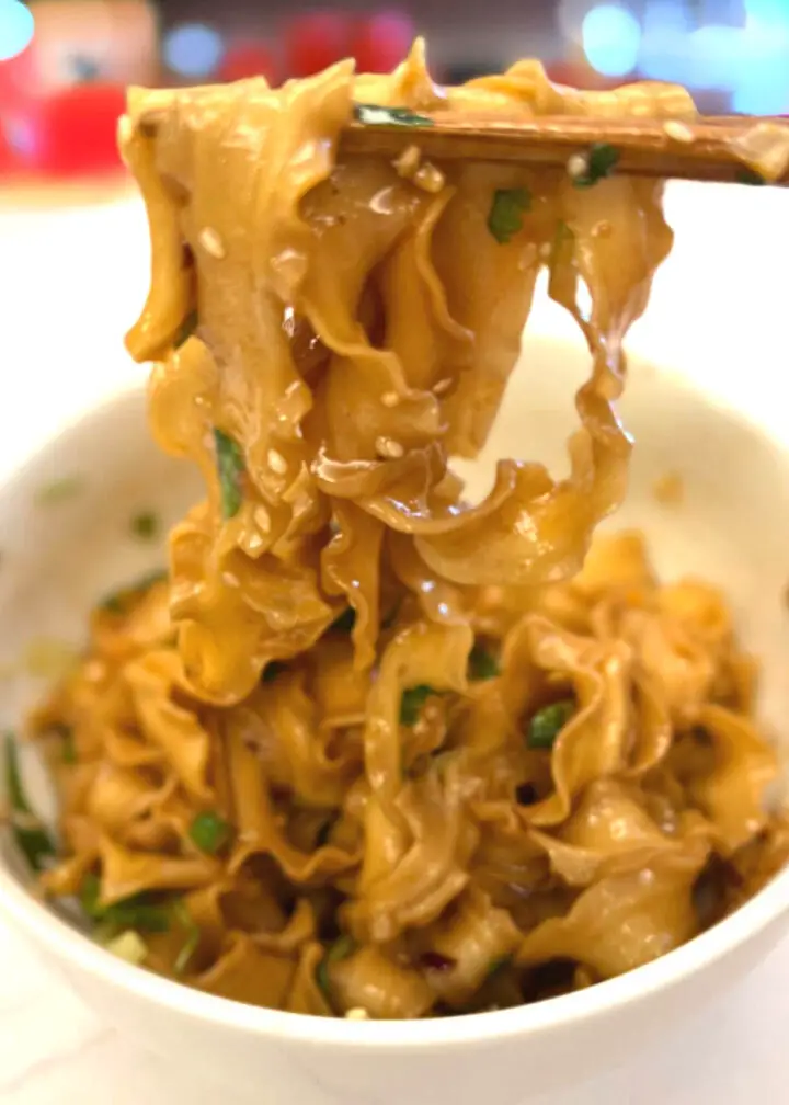 Spicy garlic sesame noodle