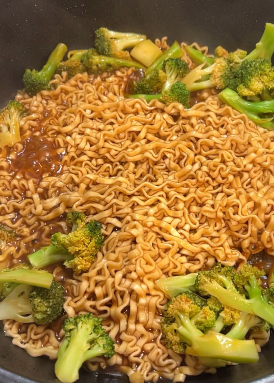 Quick Asian Beef Ramen Noodles - 20 Minutes - trychinesegoodies.com
