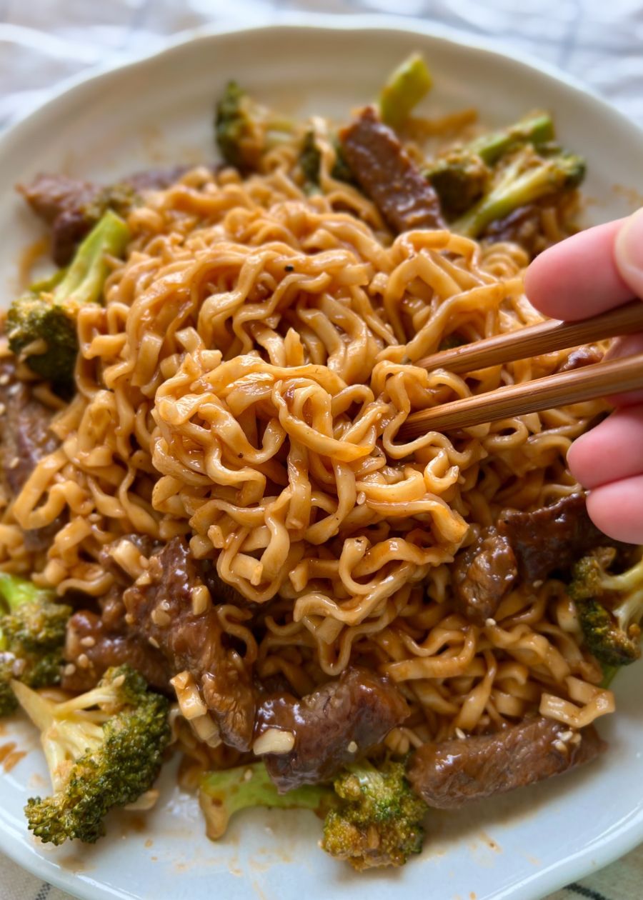 Quick Asian Beef Ramen Noodles - 20 Minutes - trychinesegoodies.com