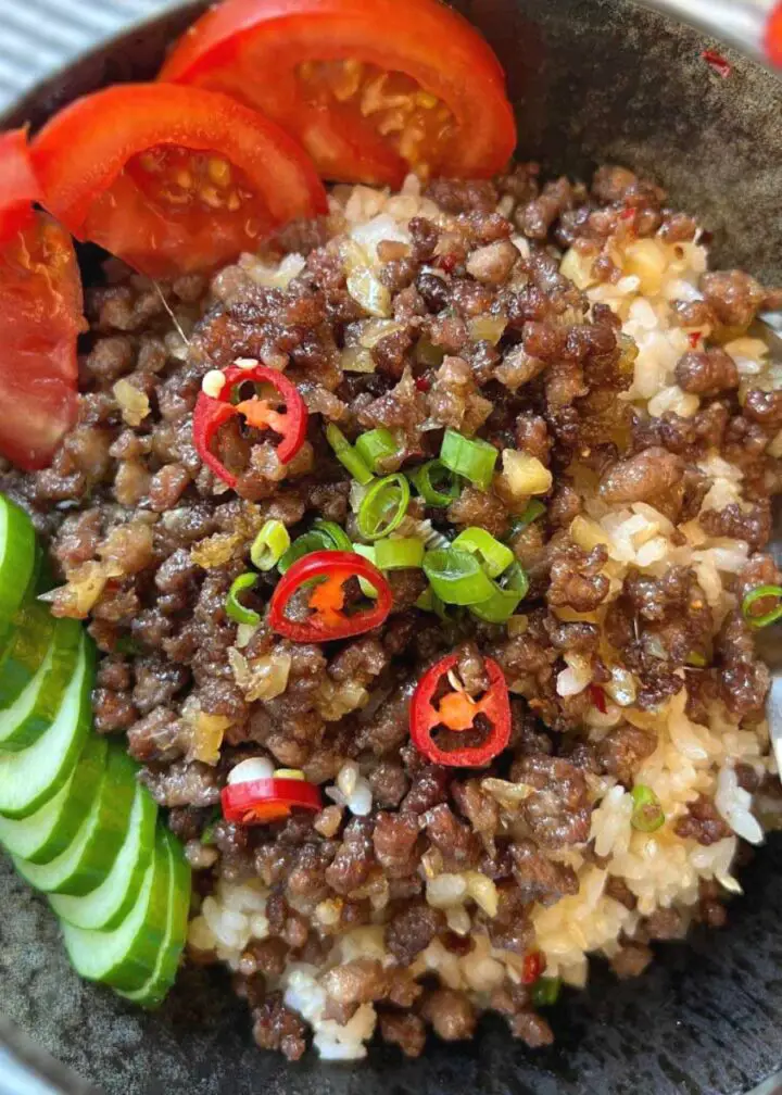 Vietnamese caramelize pork mince bowls