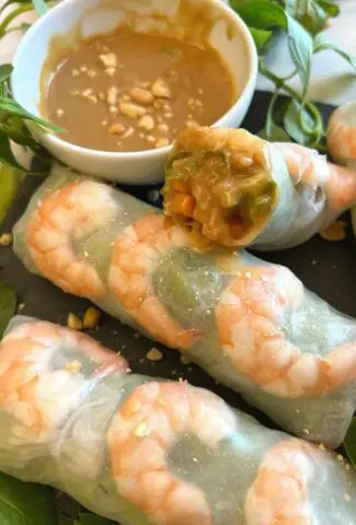 Vietnamese rice papper rolls with peanut sauce